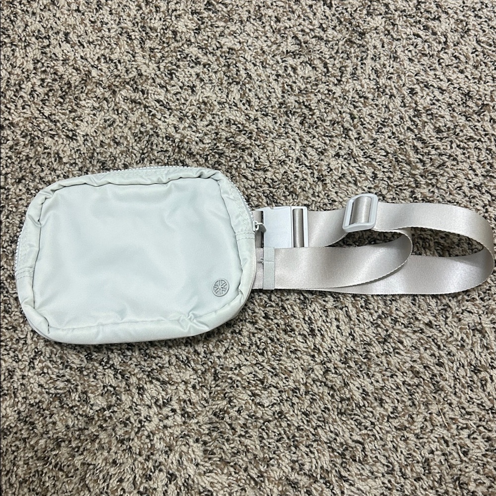 GAIAM Gray Nylon Bag